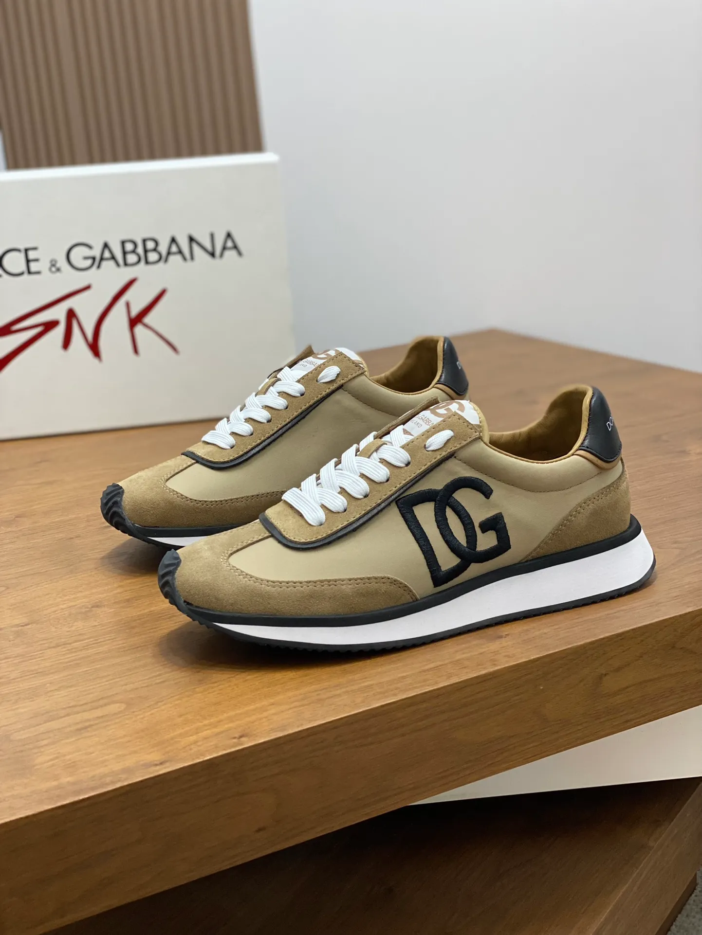 Men's Men's Shoes💰440【New Style】🐝🐝DG••New••Dolce&G*_dgDolce&G*_dgDolce & G*_dg 2024 Early Spring New Men's Lace-up Leather Casual Sports Shoes Made of imported suede cowhide spliced ​​with waterproof fabric, mixed and matched color design, a fashionable and energetic sports shoe that easily meets the needs of modern dressing and highlights the contemporary lifestyle style. The foot is fully lined with cowhide for greater comfort. The tongue and heel are decorated with logos. It is equipped with a rubber outsole. The heel and toe are wrapped to further protect our feet. It is a model worth buying! Size: 39-44 (customized at 38.45)